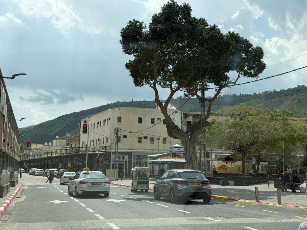 מבט מהכביש הראשי